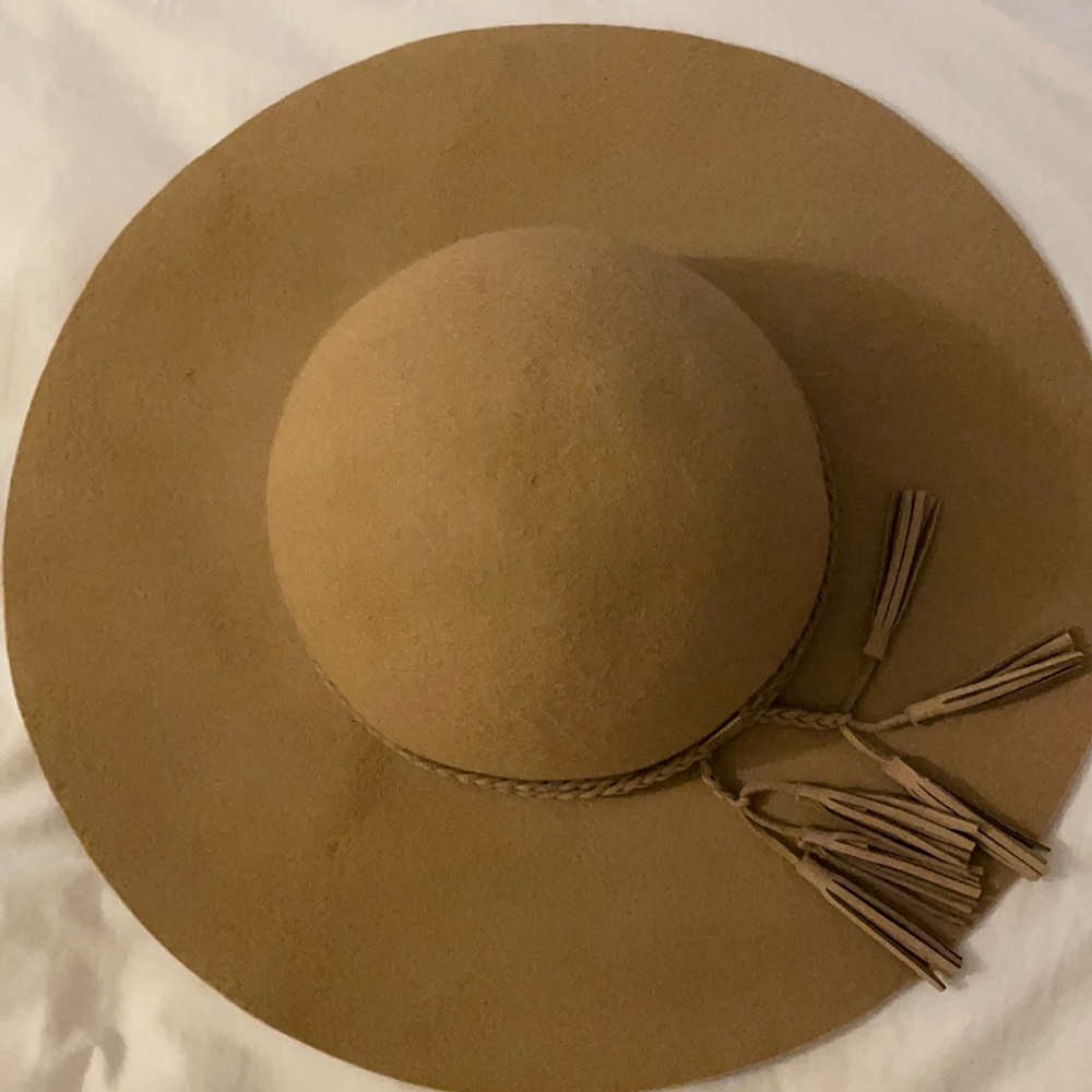 Brown felt BP floppy hat.